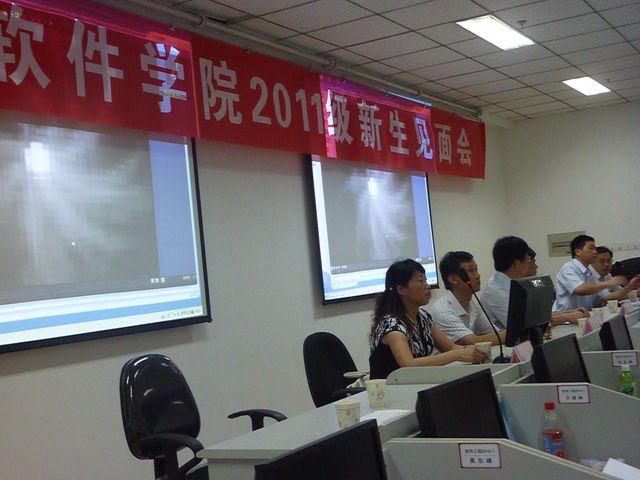 伟德国际1946源自英国2011级新生见面会