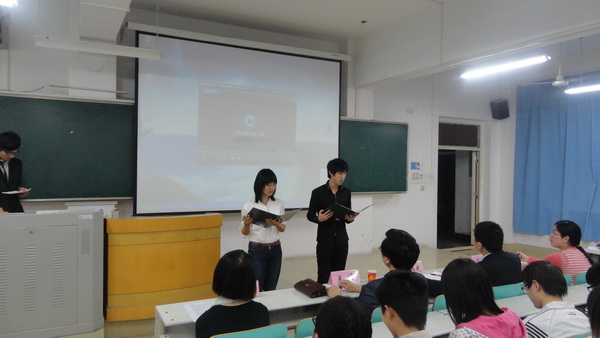 伟德国际1946源自英国举办读书月活动开幕式暨学风建设报告会-02