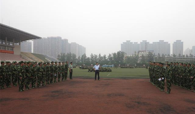 公司领导慰问参训教官及员工