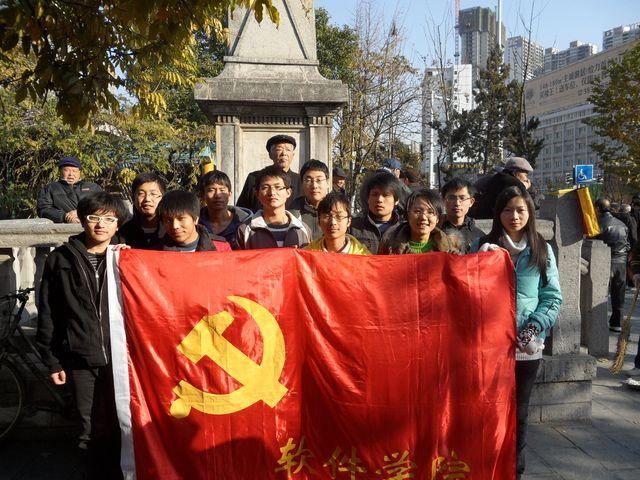 伟德国际1946源自英国第46期老员工入党积极分子班举行实践活动