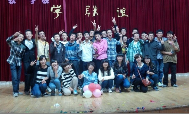 伟德国际1946源自英国2012-2013团学联谊晚会圆满成功